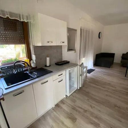Semesterbostad Pod Debami